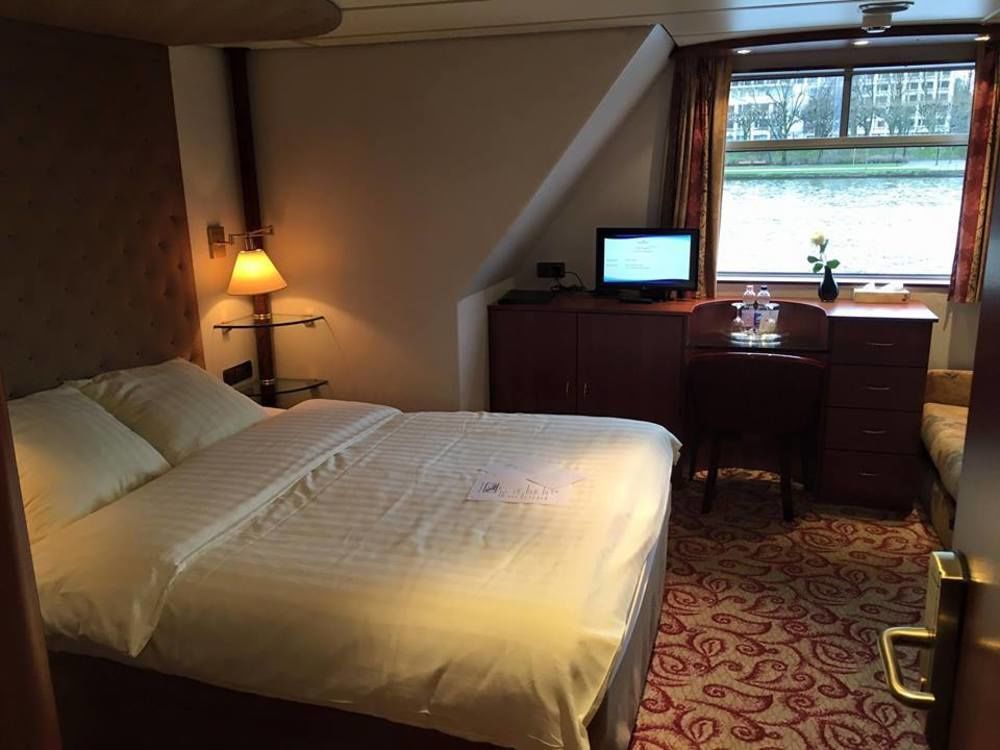 Knm Ms Switzerland I - Dusseldorf Hotell Eksteriør bilde